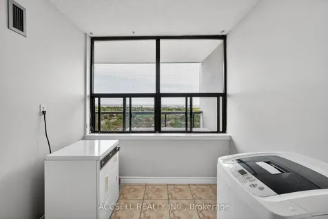 17 Knightsbridge Road Brampton ON L6T 3X9