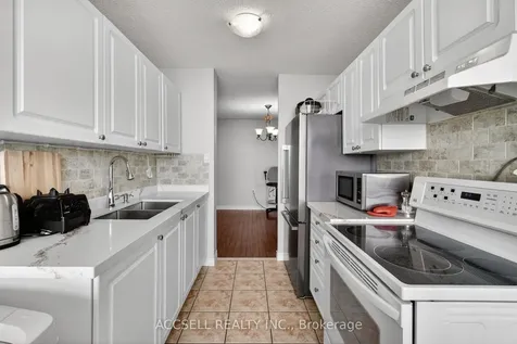 17 Knightsbridge Road Brampton ON L6T 3X9
