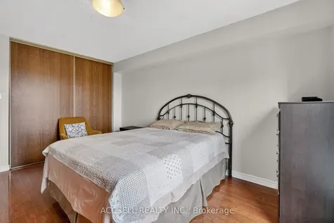 17 Knightsbridge Road Brampton ON L6T 3X9
