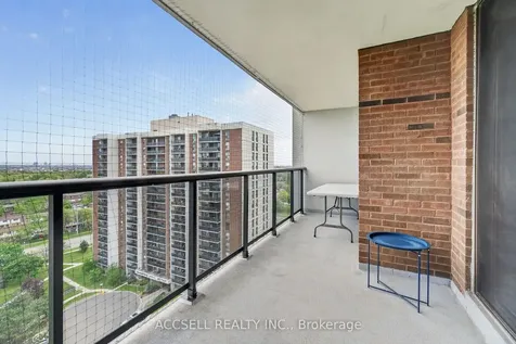 17 Knightsbridge Road Brampton ON L6T 3X9