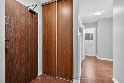 17 Knightsbridge Road Brampton ON L6T 3X9
