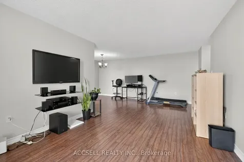 17 Knightsbridge Road Brampton ON L6T 3X9
