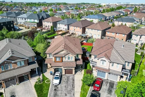 6681 Jazzy Mews Mississauga ON L5W 1S2