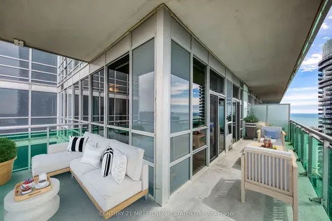 16 Brookers Lane Toronto ON M8V 0A5