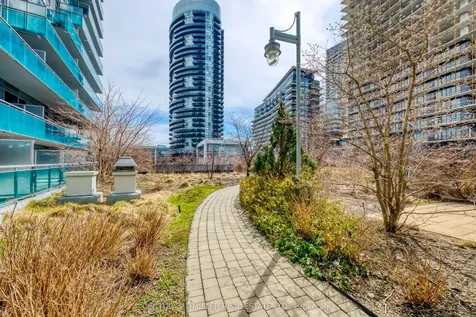 16 Brookers Lane Toronto ON M8V 0A5