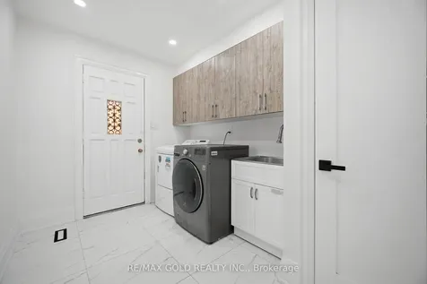 277 Centre Street N Brampton ON L6V 2R3