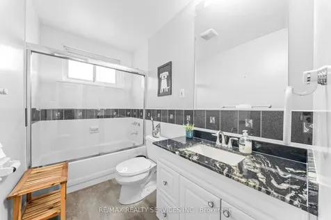 71 Belmont Drive Brampton ON L6T 2K5