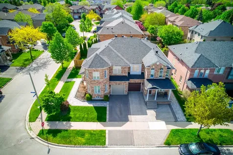 5636 Emma Drive Burlington ON L7L 6W7