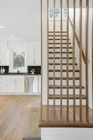 29 Pinewood Trail Mississauga ON L5G 2L2
