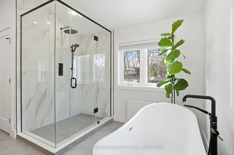 29 Pinewood Trail Mississauga ON L5G 2L2