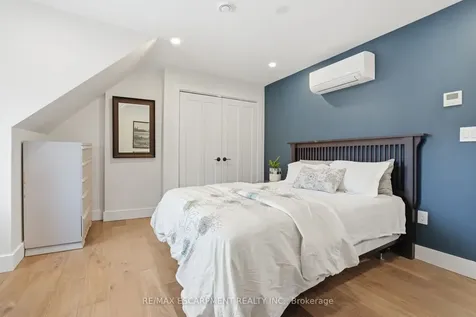 29 Pinewood Trail Mississauga ON L5G 2L2
