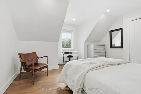 29 Pinewood Trail Mississauga ON L5G 2L2