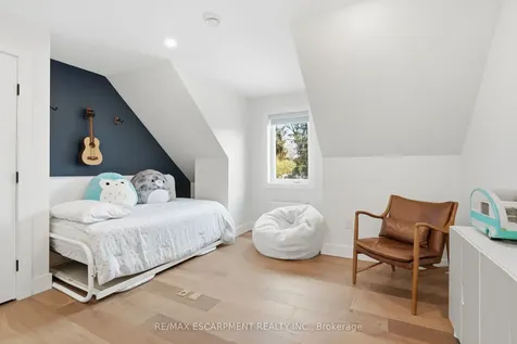 29 Pinewood Trail Mississauga ON L5G 2L2