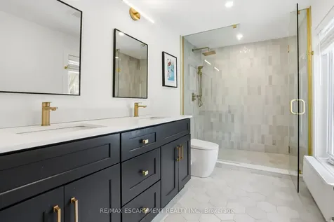 29 Pinewood Trail Mississauga ON L5G 2L2