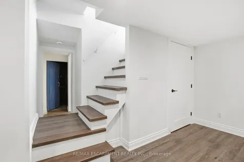 29 Pinewood Trail Mississauga ON L5G 2L2