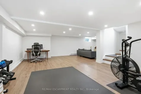 29 Pinewood Trail Mississauga ON L5G 2L2