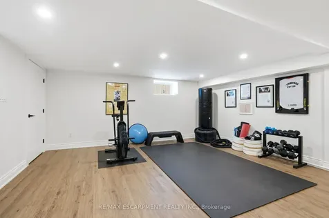 29 Pinewood Trail Mississauga ON L5G 2L2