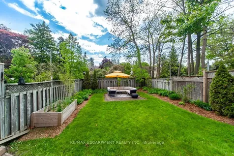 29 Pinewood Trail Mississauga ON L5G 2L2