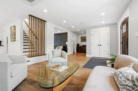29 Pinewood Trail Mississauga ON L5G 2L2