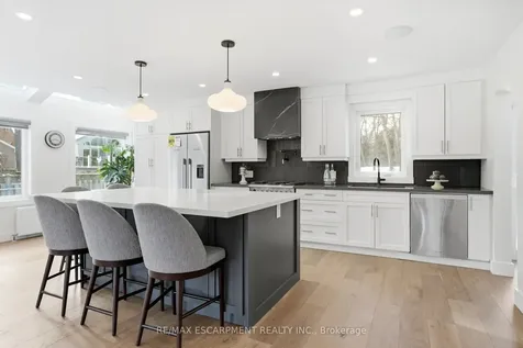29 Pinewood Trail Mississauga ON L5G 2L2