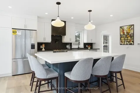 29 Pinewood Trail Mississauga ON L5G 2L2