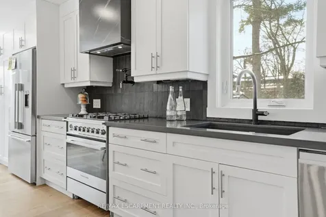 29 Pinewood Trail Mississauga ON L5G 2L2