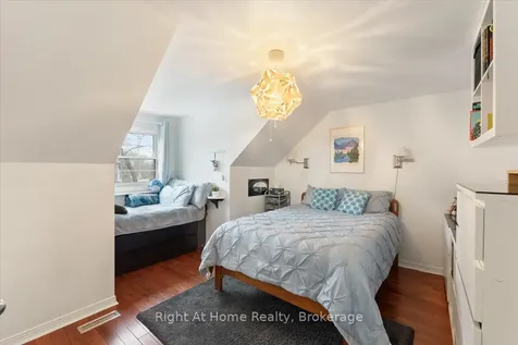 437 Shoreacres Road Burlington ON L7L 5N2