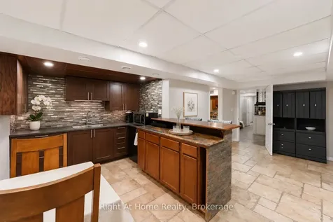 437 Shoreacres Road Burlington ON L7L 5N2