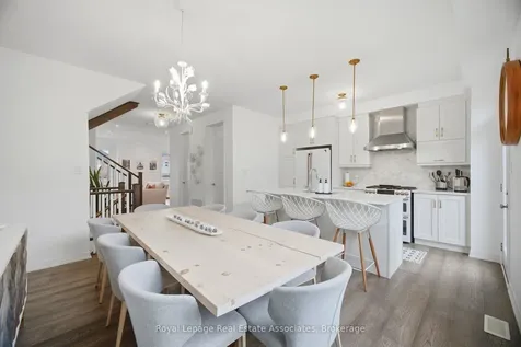 110 Huguenot Road Oakville ON L6H 0J6