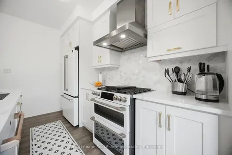 110 Huguenot Road Oakville ON L6H 0J6