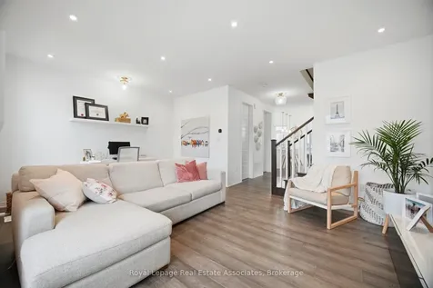 110 Huguenot Road Oakville ON L6H 0J6