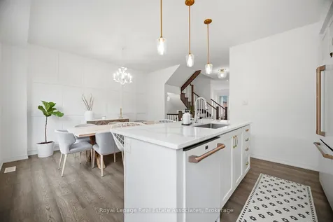 110 Huguenot Road Oakville ON L6H 0J6