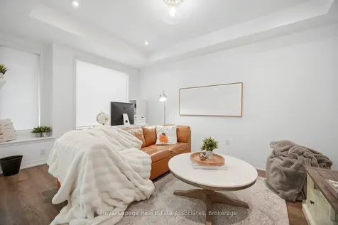 110 Huguenot Road Oakville ON L6H 0J6
