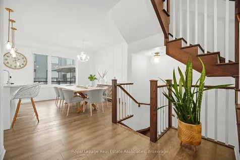 110 Huguenot Road Oakville ON L6H 0J6