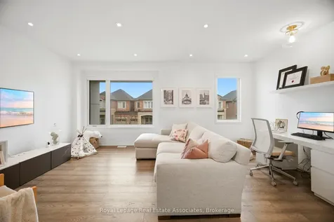 110 Huguenot Road Oakville ON L6H 0J6
