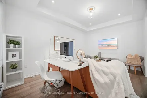 110 Huguenot Road Oakville ON L6H 0J6