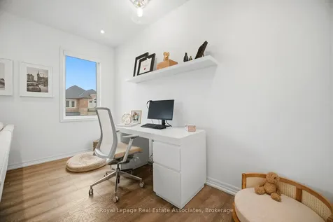 110 Huguenot Road Oakville ON L6H 0J6