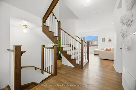110 Huguenot Road Oakville ON L6H 0J6