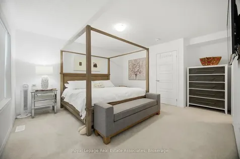 110 Huguenot Road Oakville ON L6H 0J6