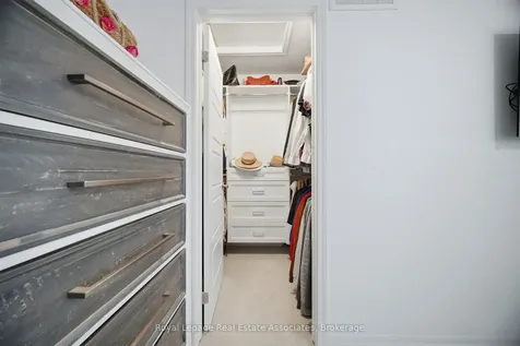 110 Huguenot Road Oakville ON L6H 0J6