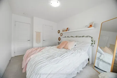 110 Huguenot Road Oakville ON L6H 0J6
