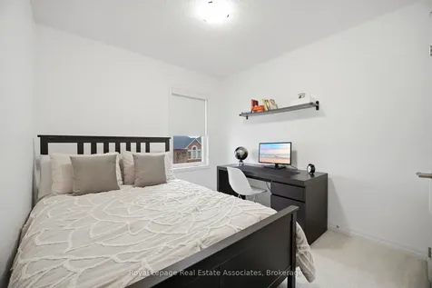 110 Huguenot Road Oakville ON L6H 0J6