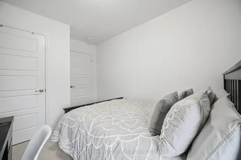 110 Huguenot Road Oakville ON L6H 0J6