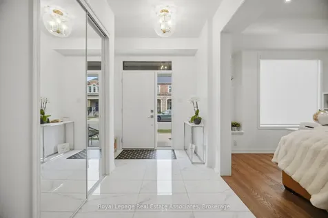 110 Huguenot Road Oakville ON L6H 0J6