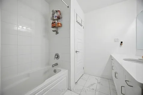 110 Huguenot Road Oakville ON L6H 0J6