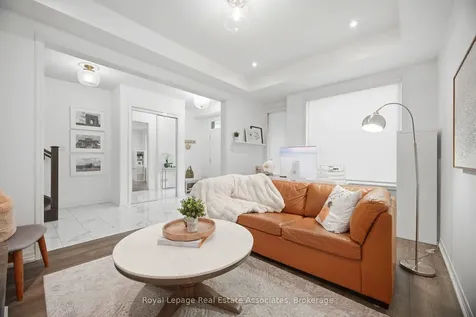 110 Huguenot Road Oakville ON L6H 0J6