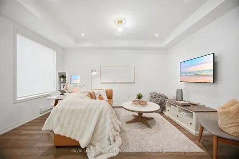 110 Huguenot Road Oakville ON L6H 0J6