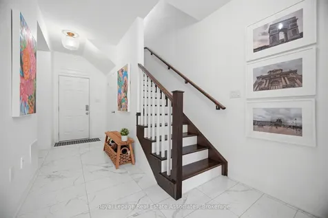 110 Huguenot Road Oakville ON L6H 0J6