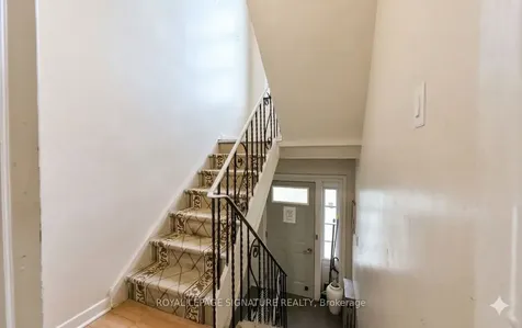 226 Bicknell Avenue Toronto ON M6M 4G9