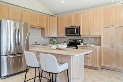 7226 Lowville Heights Mississauga ON L5N 8L3
